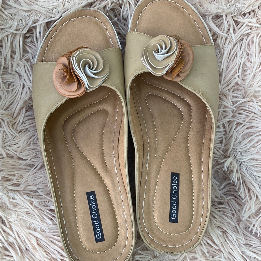 Good Chic Women's Tan and Cream Slide Sandals
